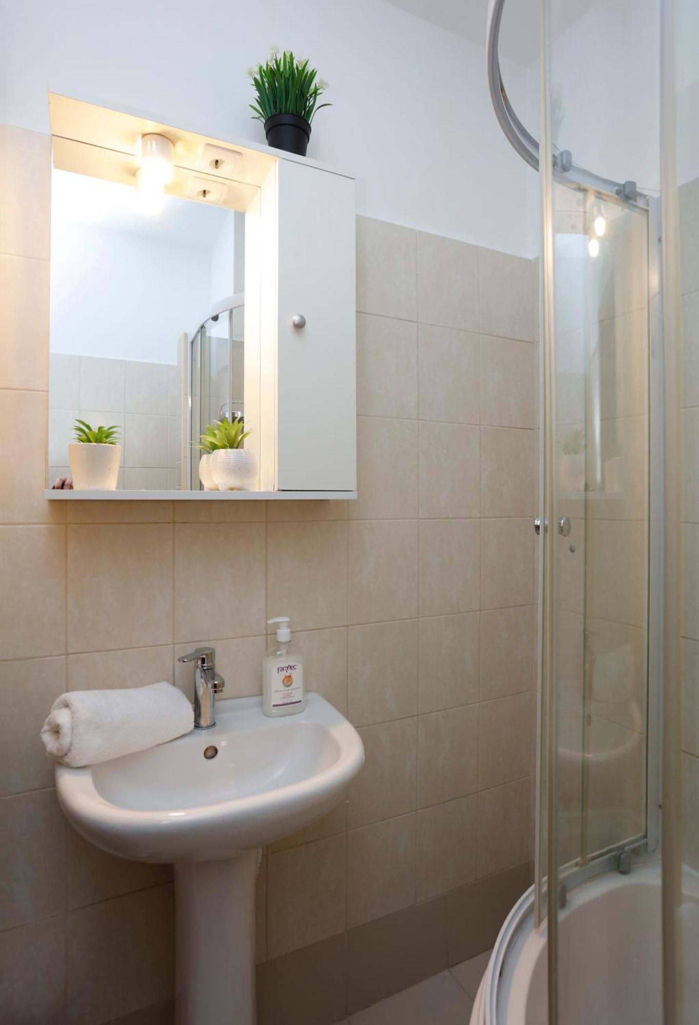 Enchanting Retreat - Historic Old Town - Pet-Friendly Haven - Steps From Unirii Bucureşti Eksteriør bilde