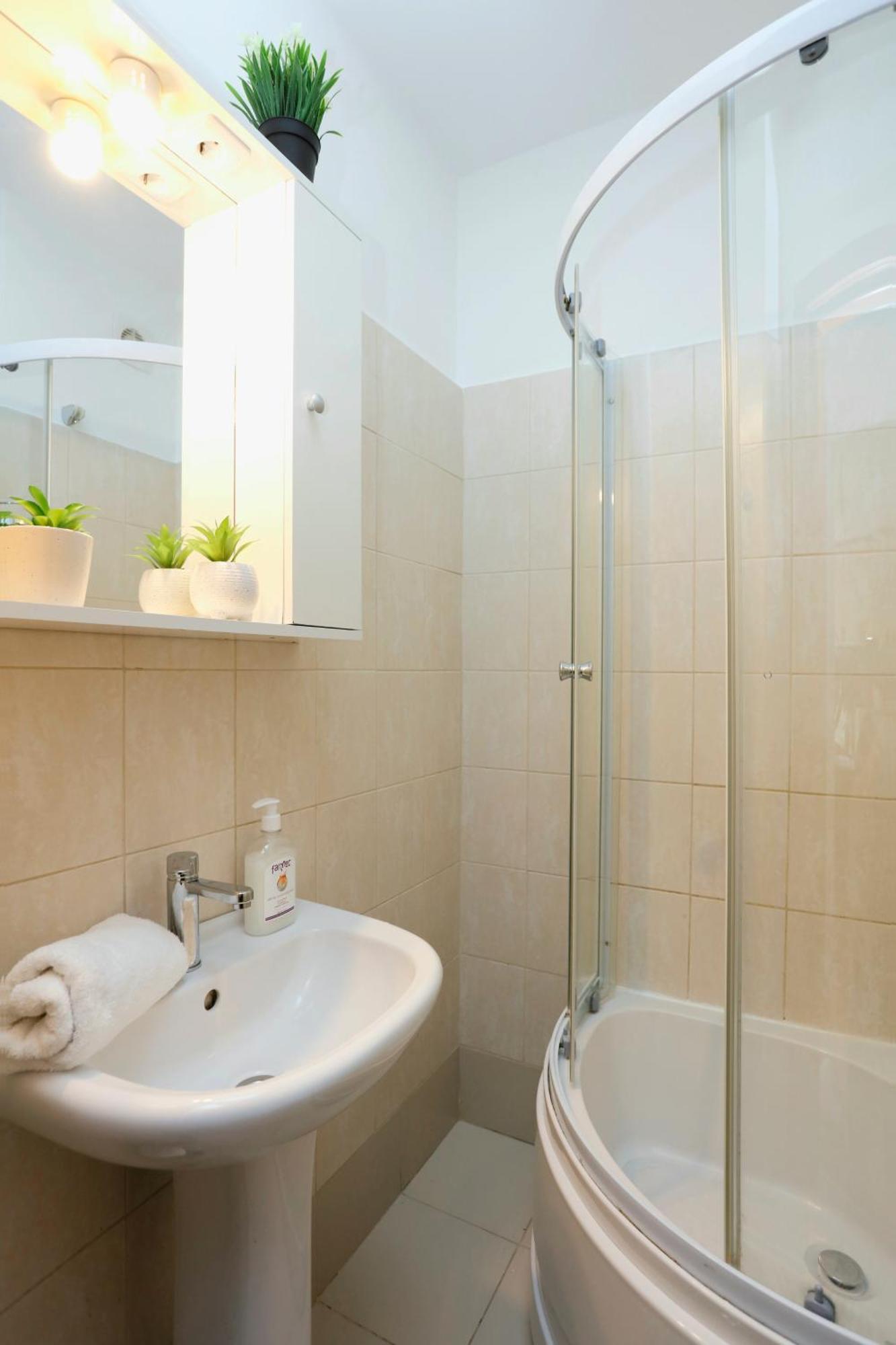 Enchanting Retreat - Historic Old Town - Pet-Friendly Haven - Steps From Unirii Bucureşti Eksteriør bilde